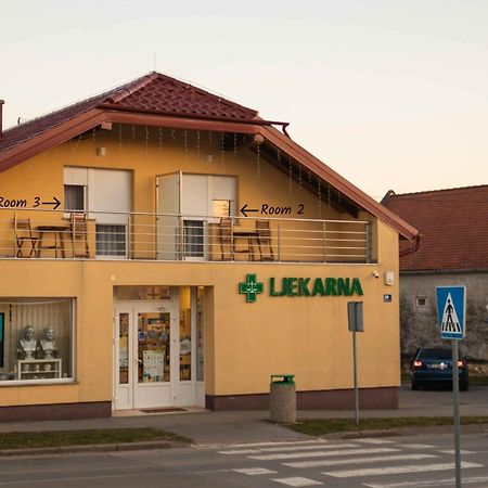 Rooms & Apartment Perak Kutjevo Luaran gambar